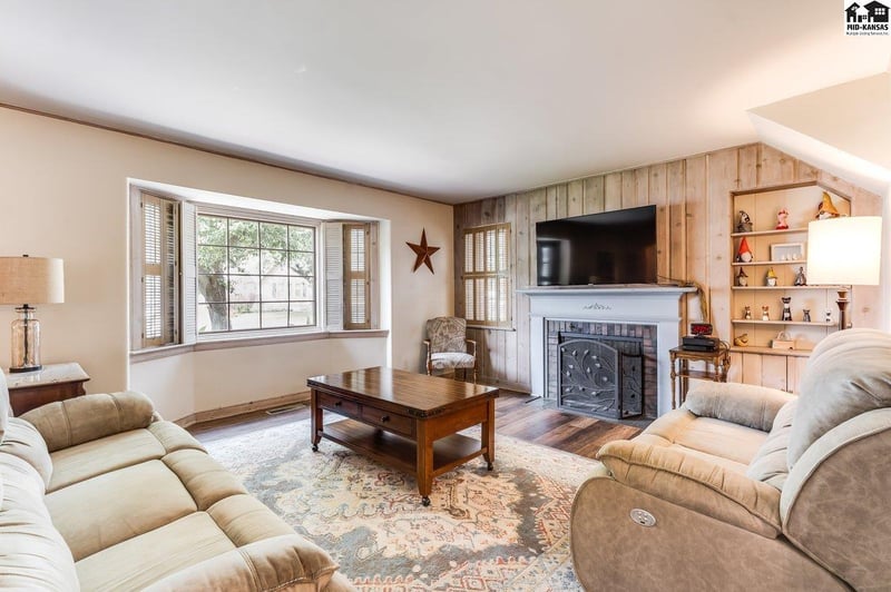 2110 Adams St, Hutchinson, KS 67502