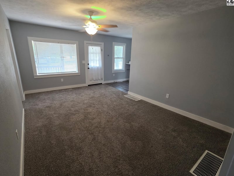 808 10th Ave, Hutchinson, KS 67501