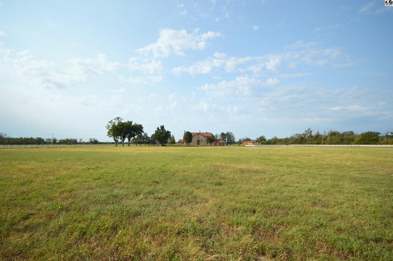 1725 4th Ave, Hutchinson, KS 67501