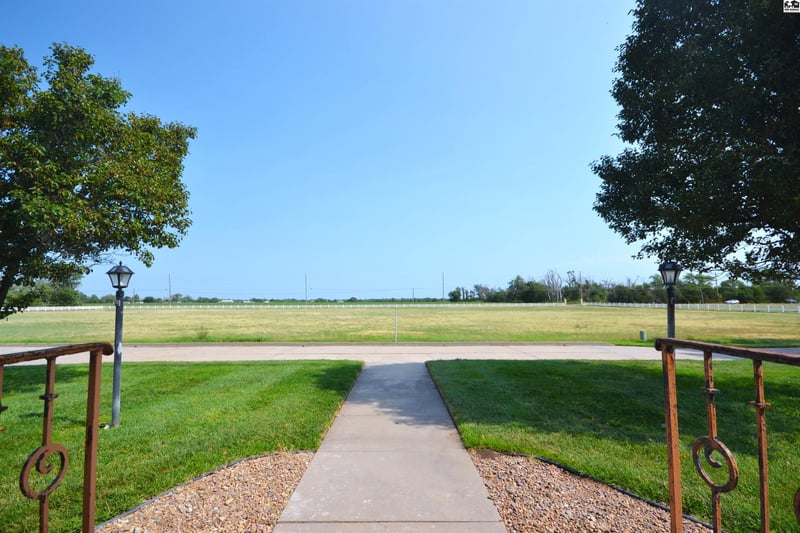1725 4th Ave, Hutchinson, KS 67501