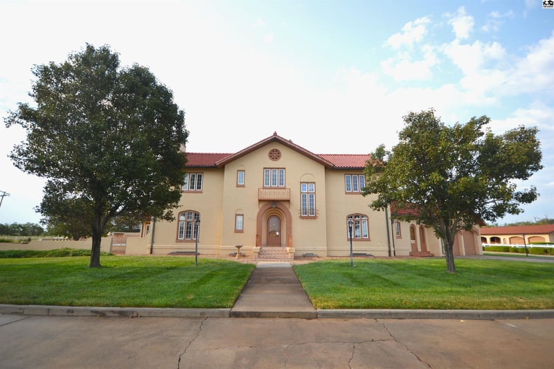 1725 4th Ave, Hutchinson, KS 67501
