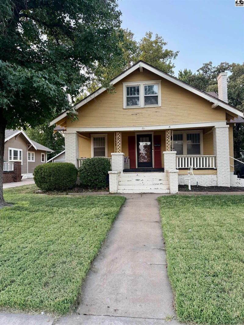 26 17th Ave, Hutchinson, KS 67502