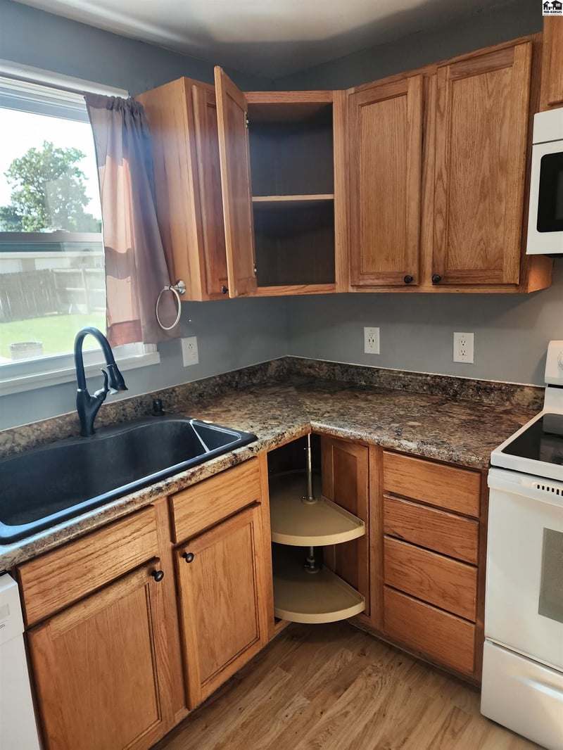 823 Barber , Mcpherson, KS 67460