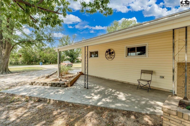 1500 35th Ave, Hutchinson, KS 67502