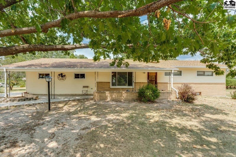 1500 35th Ave, Hutchinson, KS 67502
