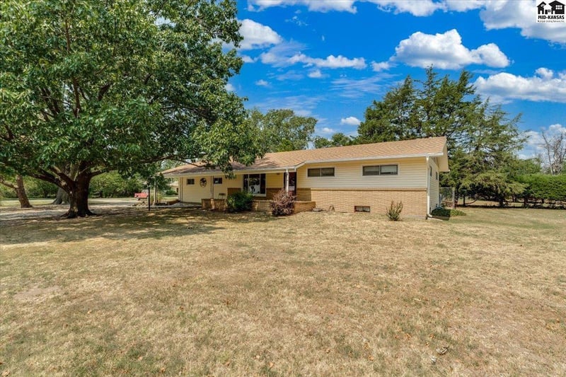 1500 35th Ave, Hutchinson, KS 67502