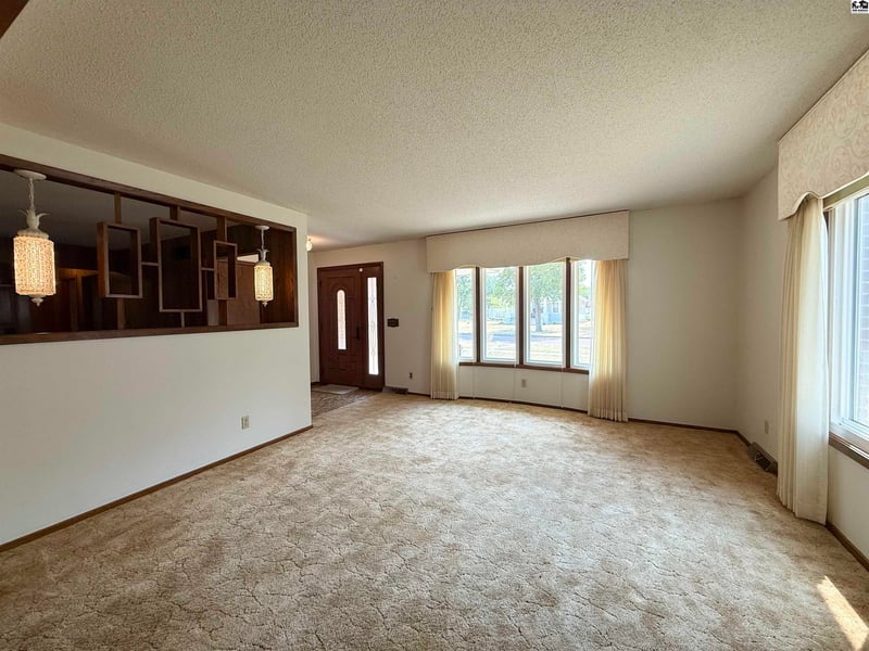 705 Douglas , Lyons, KS 67554