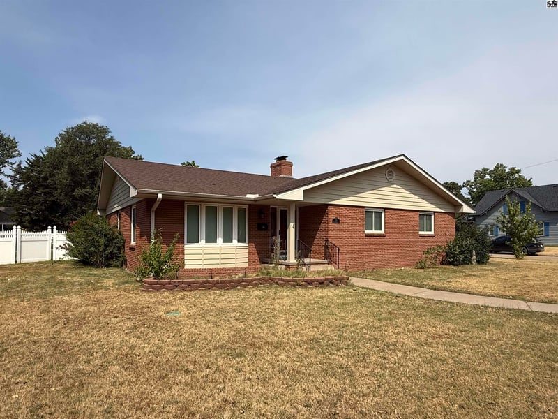 705 Douglas , Lyons, KS 67554