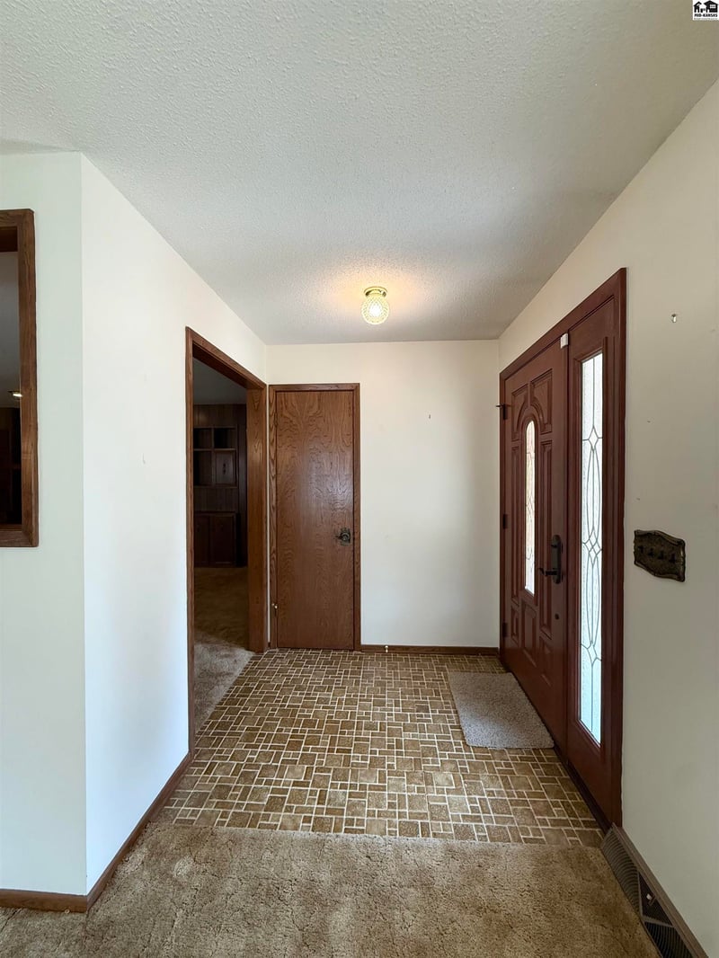 705 Douglas , Lyons, KS 67554