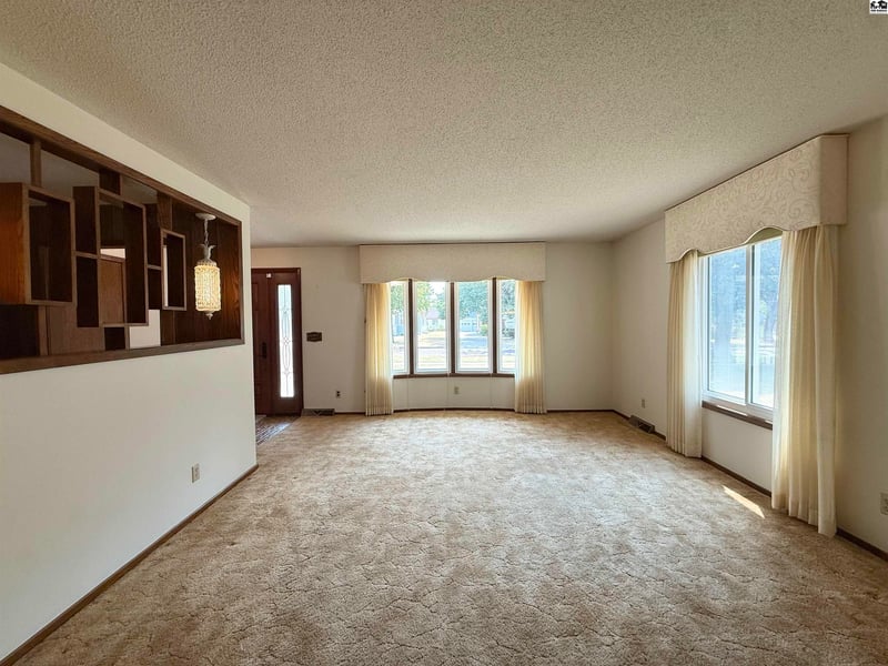 705 Douglas , Lyons, KS 67554