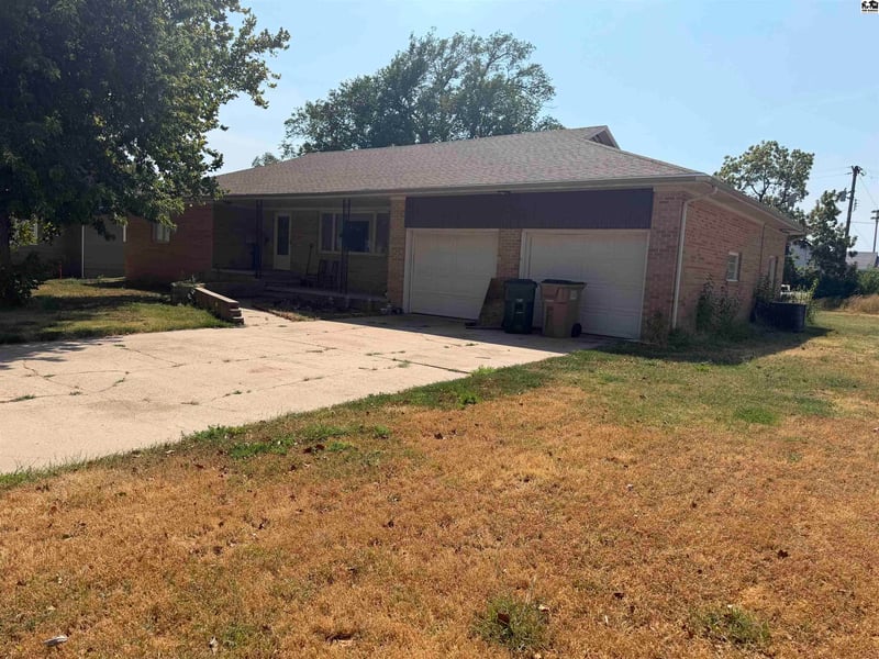 803 S St John, Lyons, KS 67554