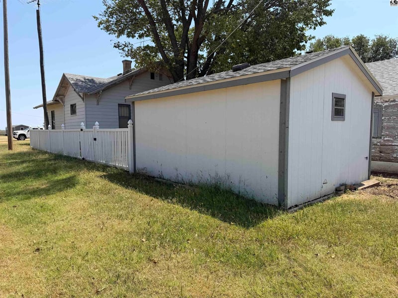 201 Moore St, Coats, KS 67124