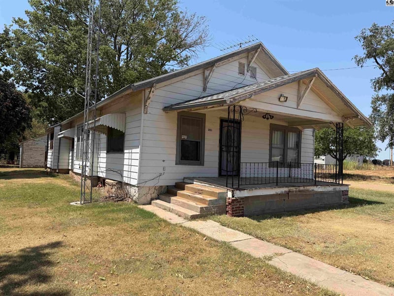 201 Moore St, Coats, KS 67124