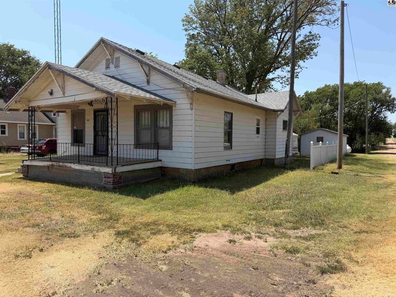 201 Moore St, Coats, KS 67124