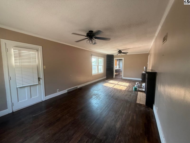 119 W 15th Ave, Hutchinson, KS 67502