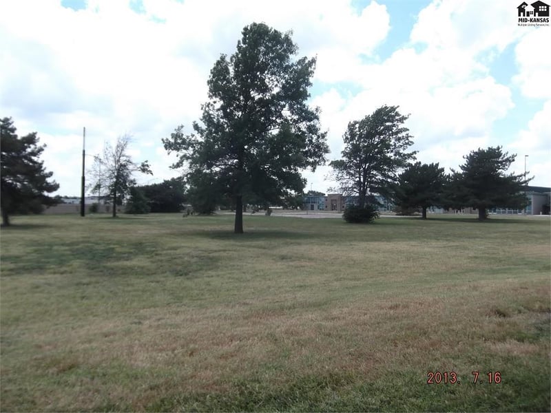 0000 K61 Hwy, Hutchinson, KS 67501