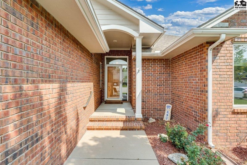 506 E 39th Ct, Hutchinson, KS 67502