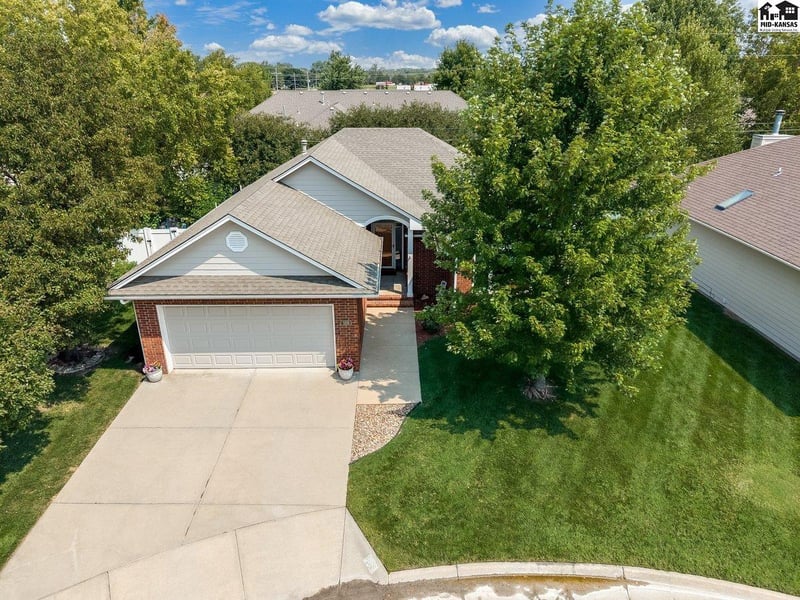 506 E 39th Ct, Hutchinson, KS 67502