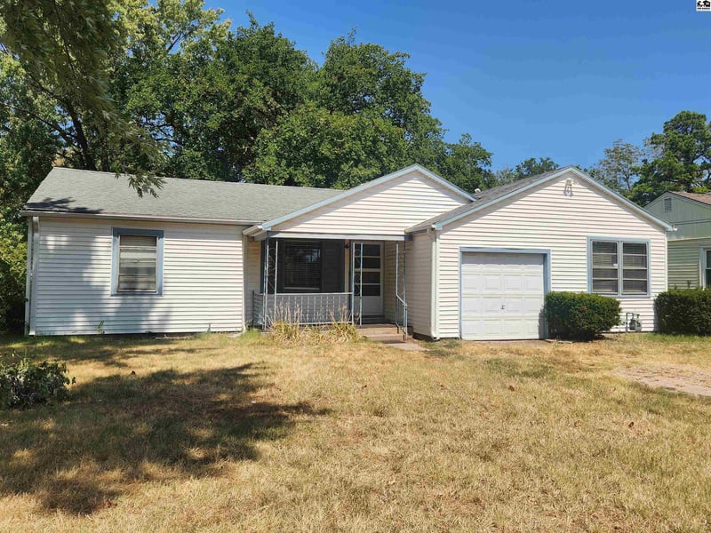 3311 Farmington Rd, Hutchinson, KS 67502