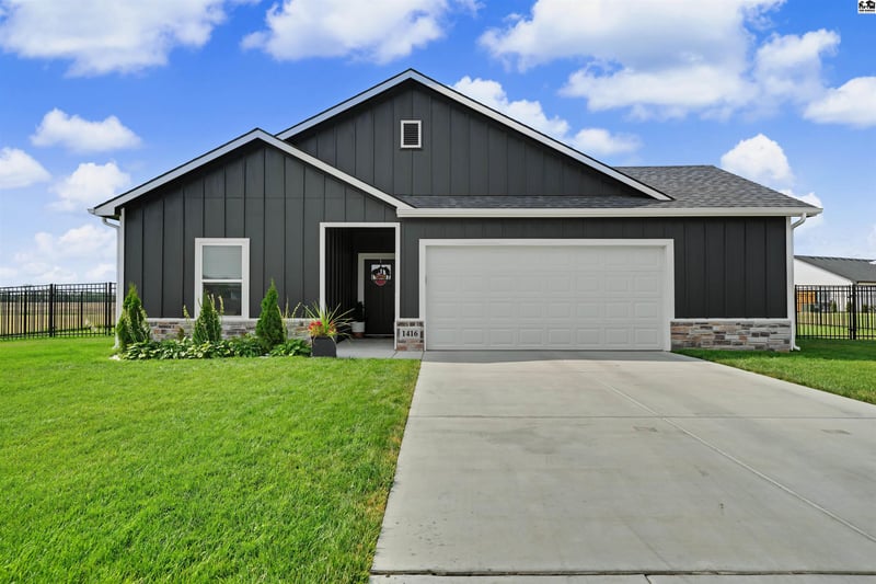 1416 Curtiss Dr, Mcpherson, KS 67460