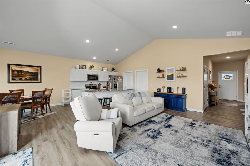 1416 Curtiss Dr, Mcpherson, KS 67460