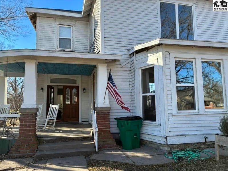 609 Main St, Florence, KS 66851