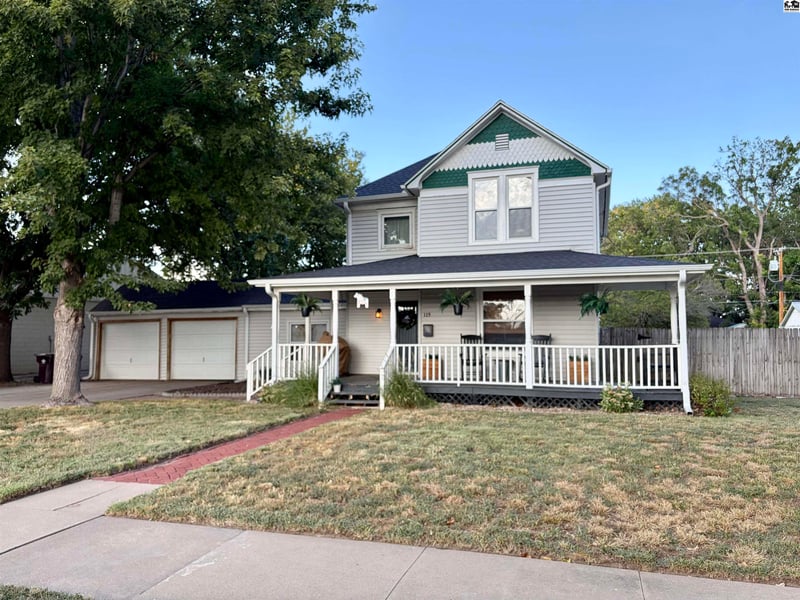 115 S 2nd St, Lindsborg, KS 67456
