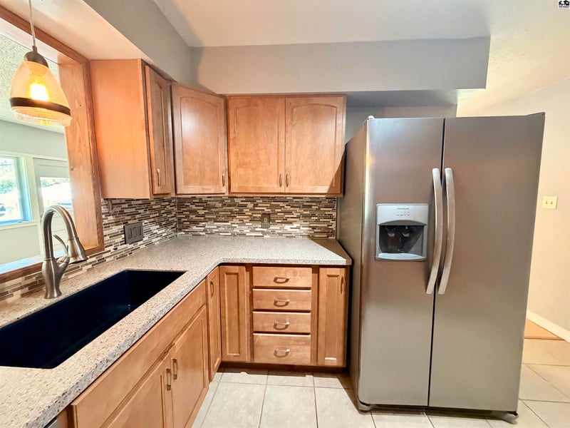 4509 Foothill Dr, Hutchinson, KS 67502