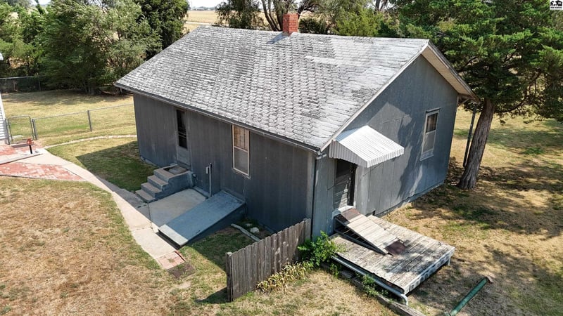 36 NW 100th St, Iuka, KS 67066