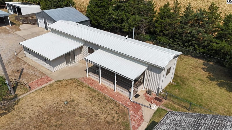 36 NW 100th St, Iuka, KS 67066
