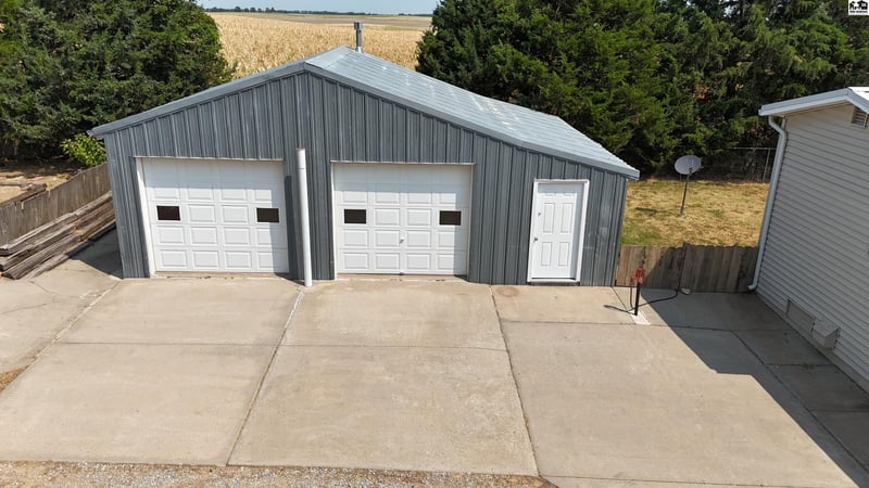 36 NW 100th St, Iuka, KS 67066