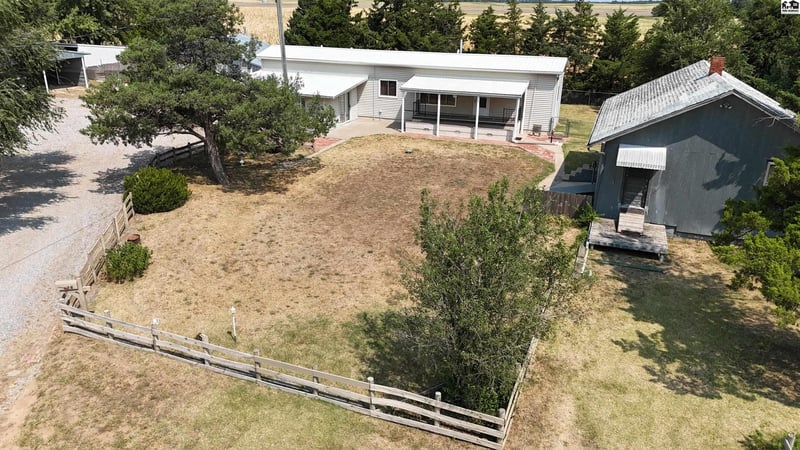 36 NW 100th St, Iuka, KS 67066