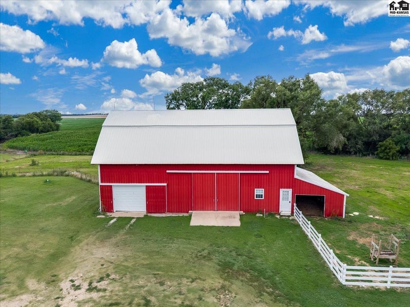 16911 S Woodberry Rd, Mount Hope, KS 67108