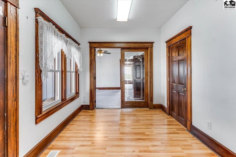 16911 S Woodberry Rd, Mount Hope, KS 67108