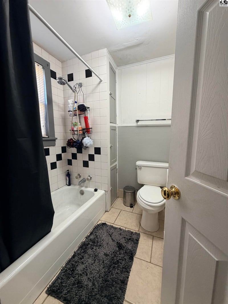 510 E 2nd Ave, Hutchinson, KS 67501