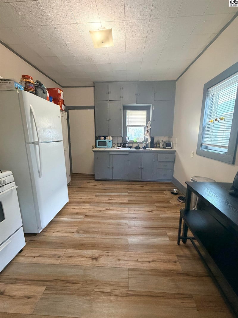 510 E 2nd Ave, Hutchinson, KS 67501