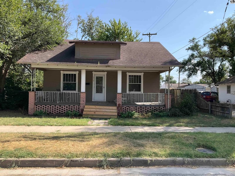 429 E 7th Ave, Hutchinson, KS 67501