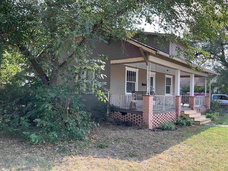 429 E 7th Ave, Hutchinson, KS 67501