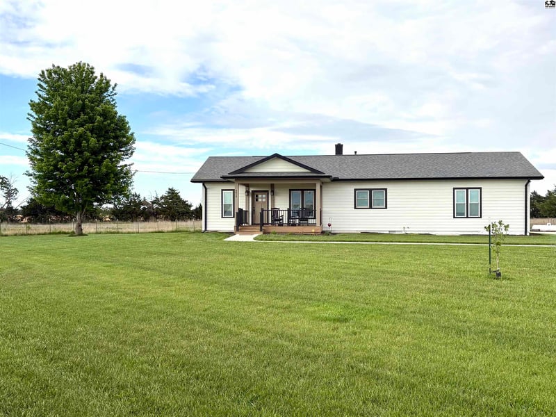 4014 S Herren Rd, Hutchinson, KS 67501