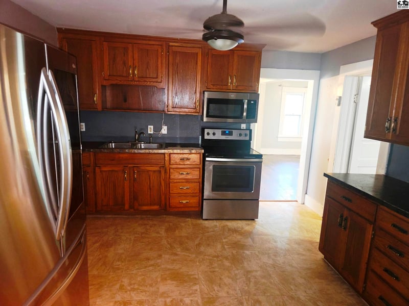 114 W Durst, Moundridge, KS 67107