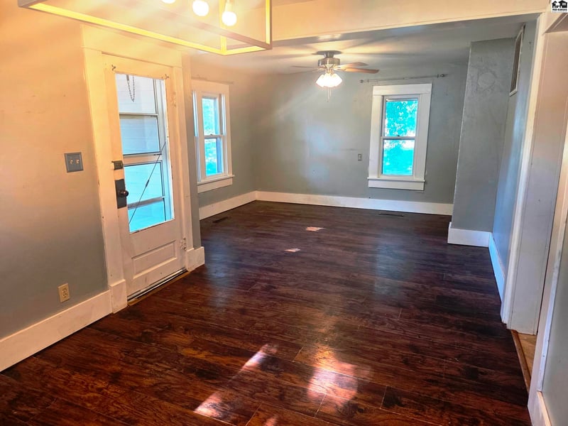 114 W Durst, Moundridge, KS 67107