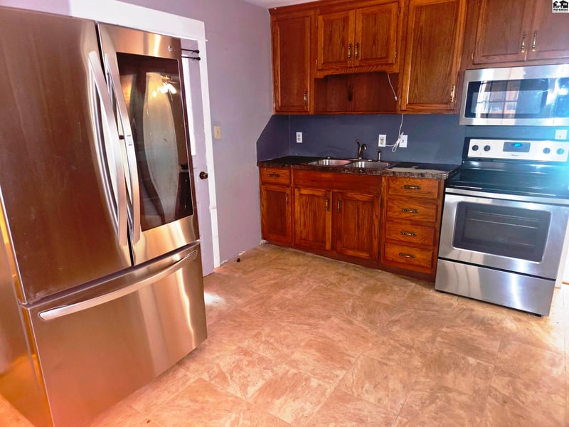 114 W Durst St, Moundridge, KS 67107