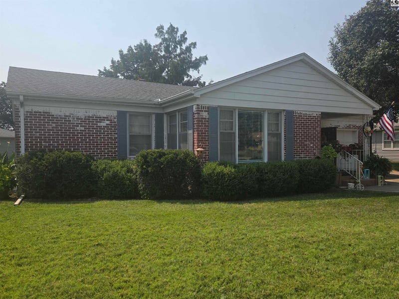 51 E 27th Ave, Hutchinson, KS 67502