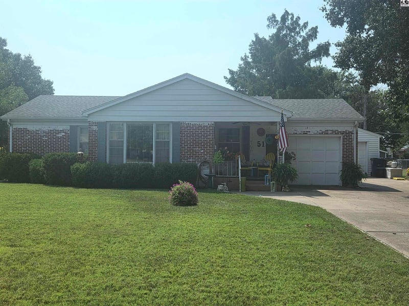 51 E 27th Ave, Hutchinson, KS 67502