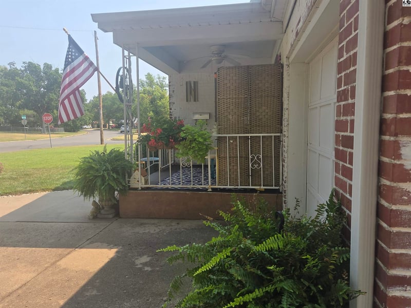 51 E 27th Ave, Hutchinson, KS 67502