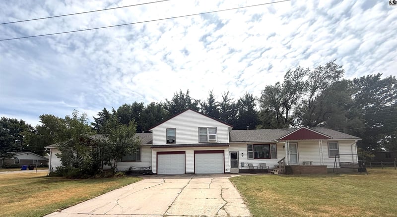 200 W Morgan St Apt A C, Inman, KS 67546