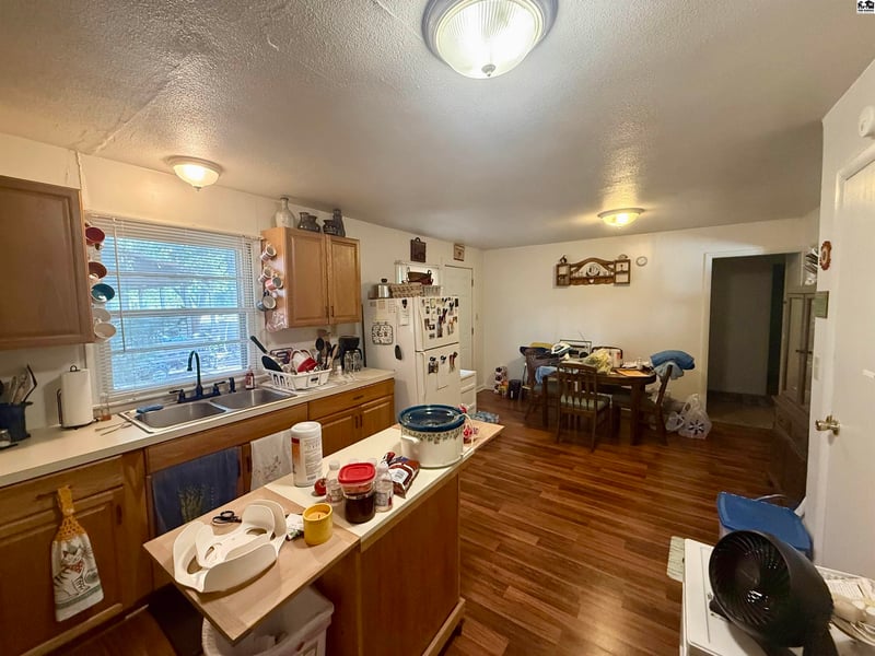200 W Morgan St Apt A C, Inman, KS 67546