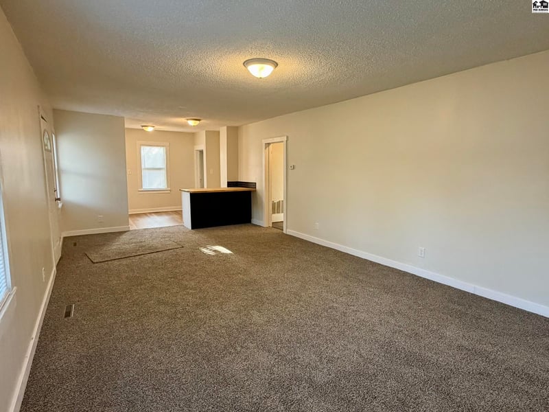 19 W 15th Ave, Hutchinson, KS 67501