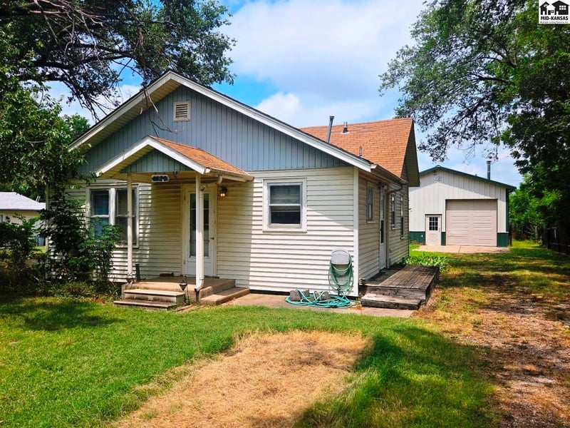 1420 E 9th St, Newton, KS 67114