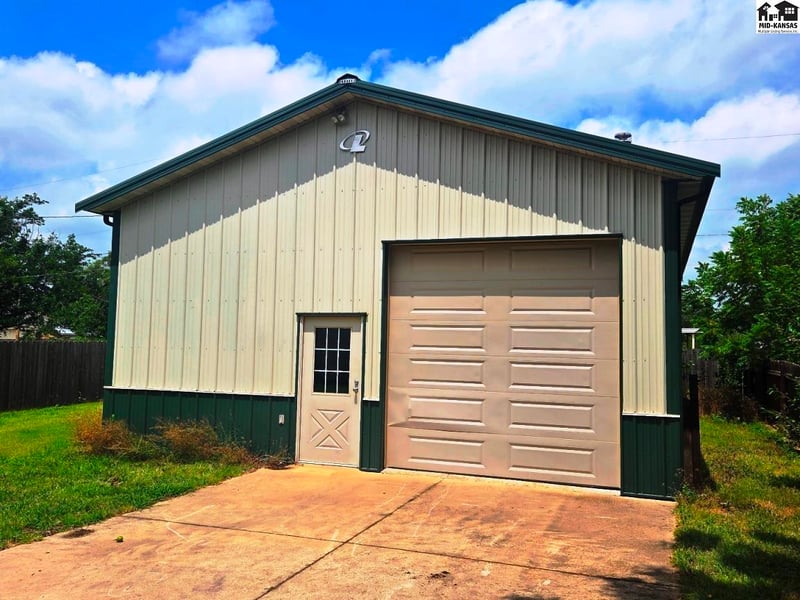 1420 E 9th St, Newton, KS 67114